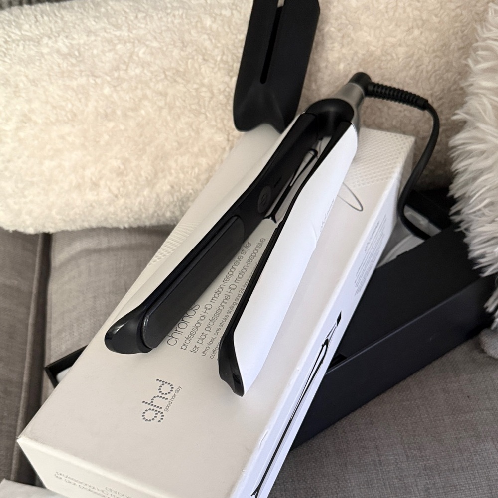 ghd Platinum+ Styler in Black and Silver *like brand new* - Picture 2 of 6